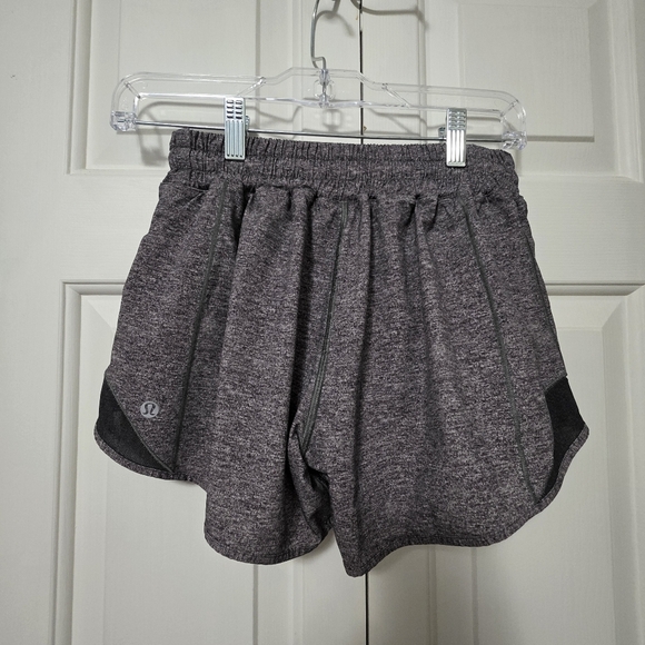 Lululemon Hotty Hot Short II 4" Size 6Tall - Picture 4 of 10
